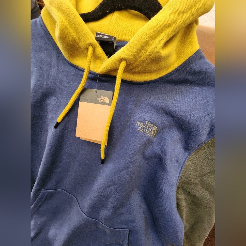 The North Face Men's Medium Colorblock Hooded Sweatshirt - Picture 6 of 8